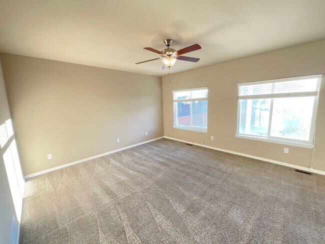 Building Photo - 4 Bedroom Home Available Near Londonderry Dr & Eastonville Rd!