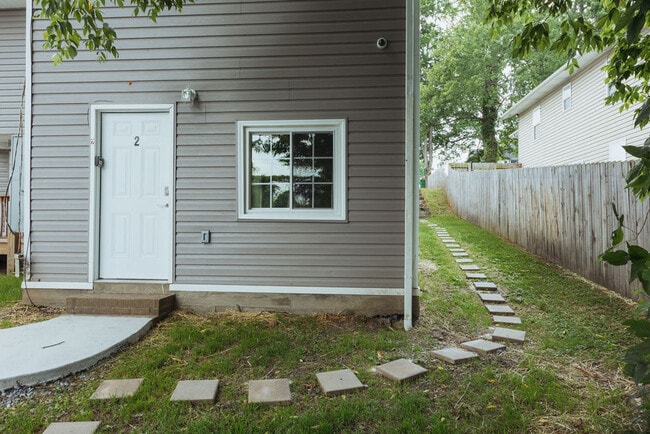 Building Photo - 308 Lamont St