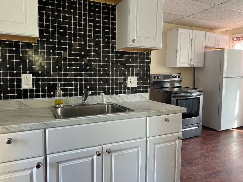 Building Photo - 42 Houghton St