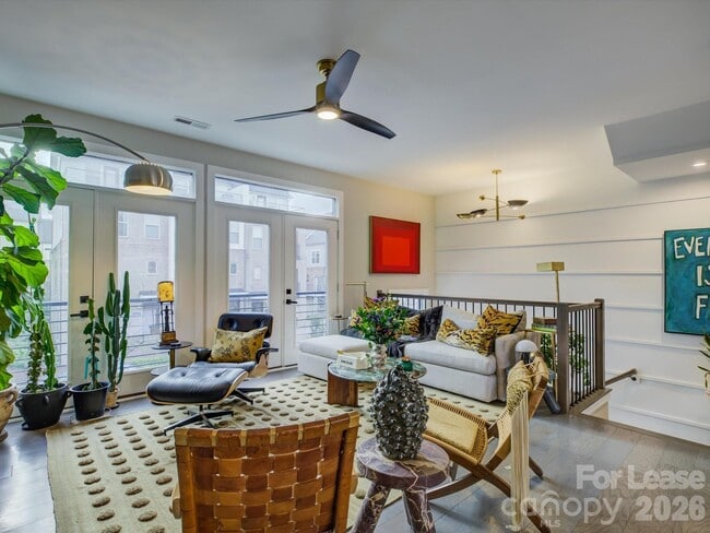 Building Photo - 11015 Stetler St