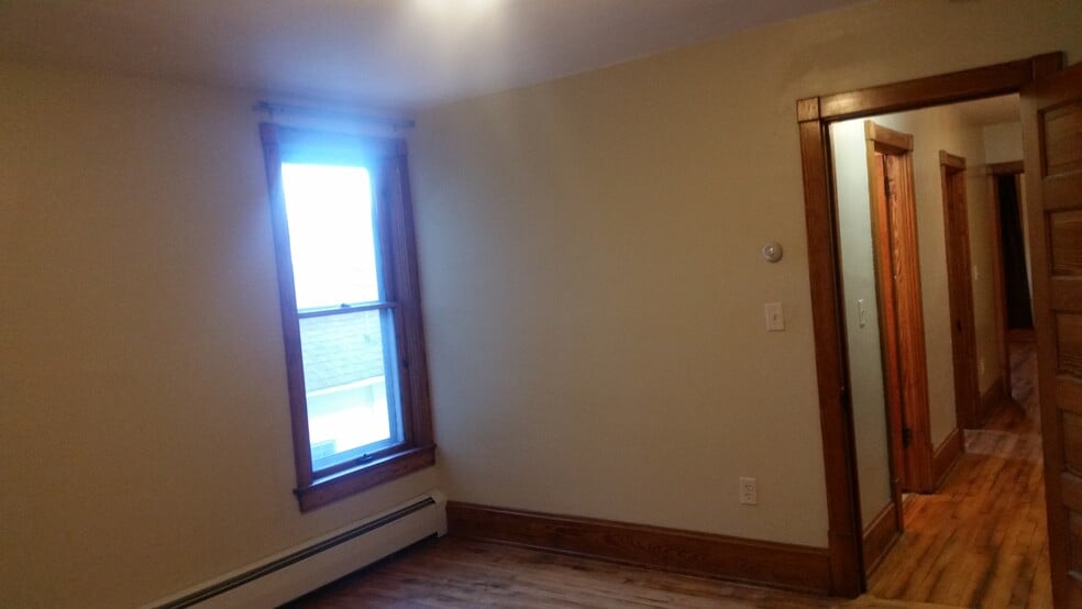 Bed 3 - 122 West Arch Street