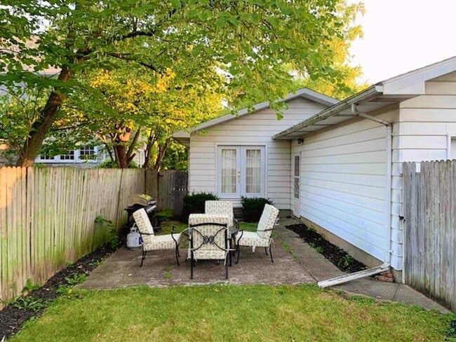 Building Photo - Close to Notre Dame, updated 3 bedroom 1 bath home.