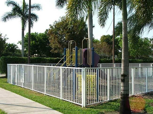 Building Photo - 4740 SW 12th Pl