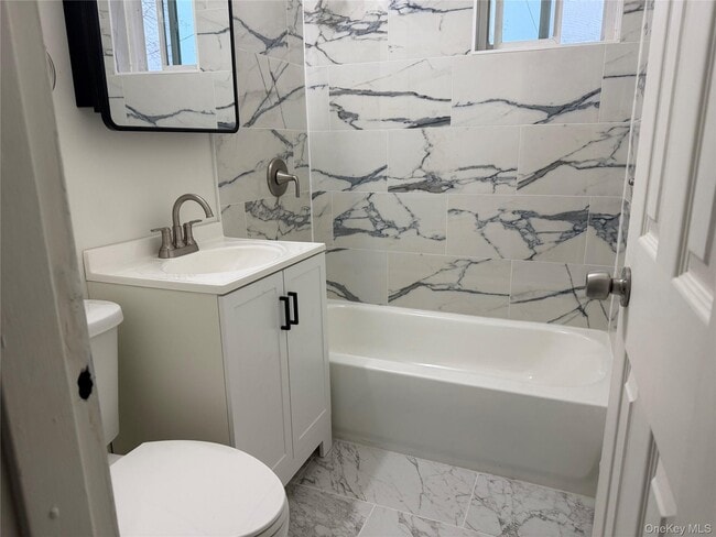 Building Photo - 2 Colonial Dr