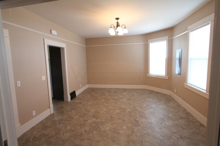 Dining Room - 4929 Hesper Rd