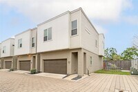 Building Photo - 602 Thornton Oaks Ln