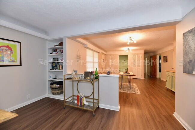 Building Photo - 4701 Kessler Blvd E Dr