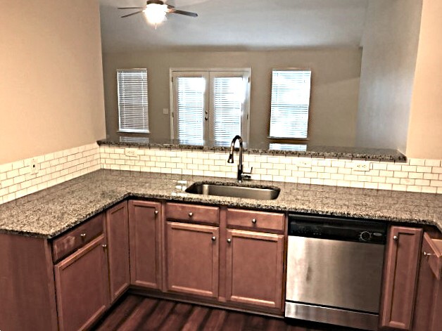 Building Photo - 1544 Bradley Blvd