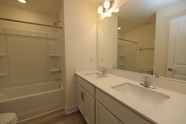 Building Photo - Immaculate End Unit Townhome in Research Triangle Park