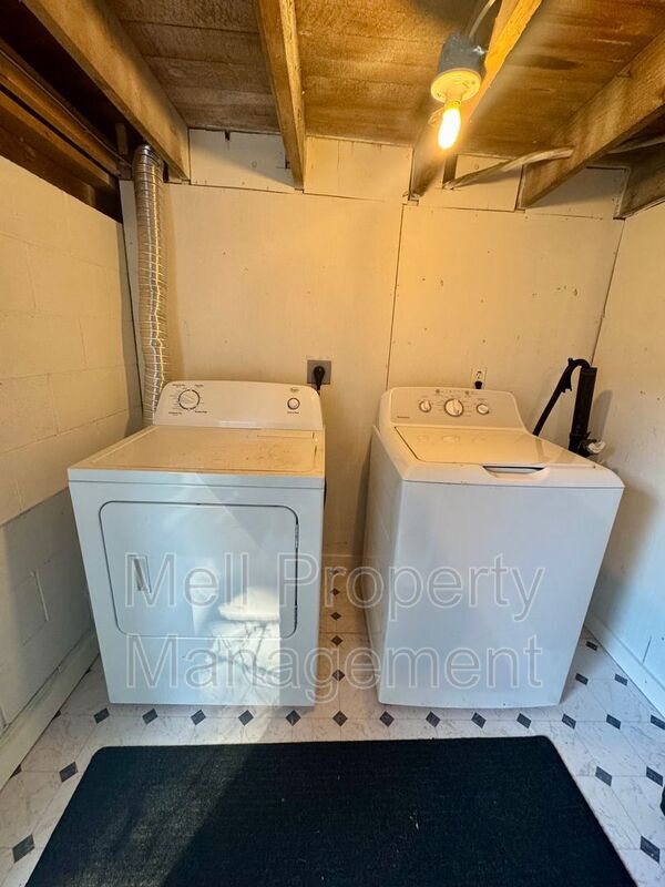 Building Photo - 315 S Main St