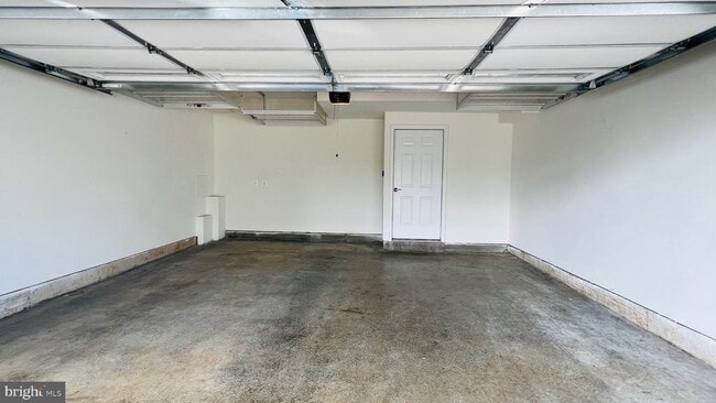 Building Photo - 1064 Old Trail Dr
