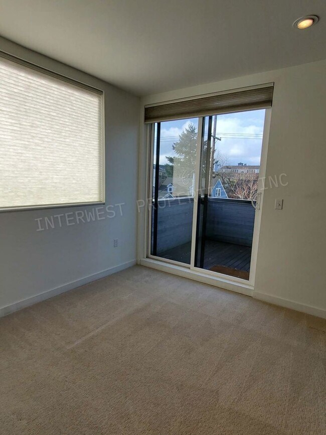 Building Photo - PERE02--*