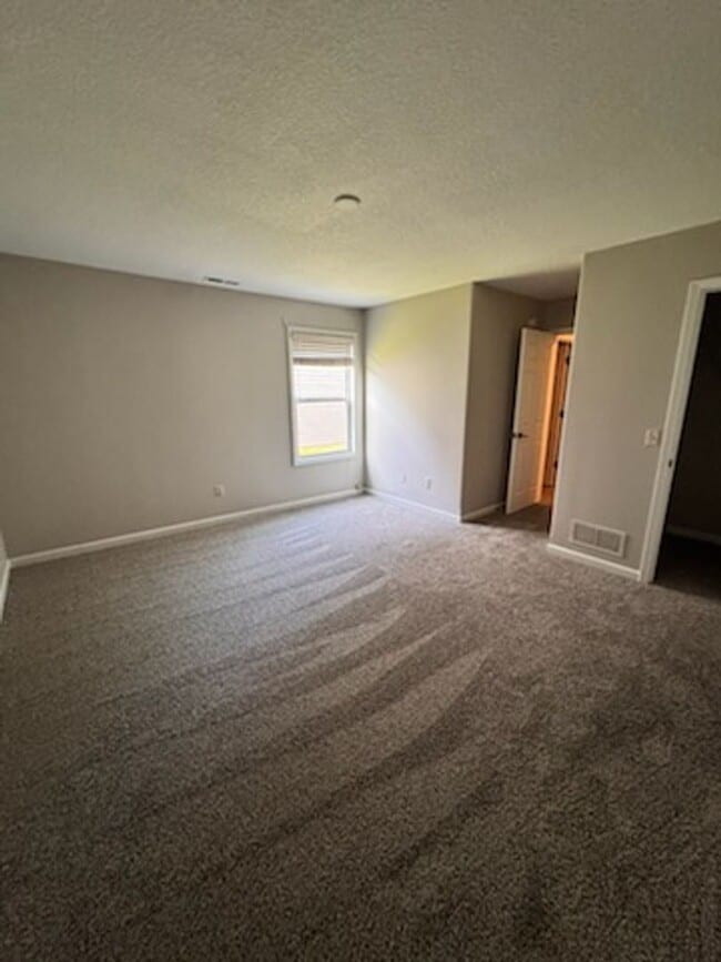 Building Photo - New 3 bedroom listing in north Fort Wayne!
