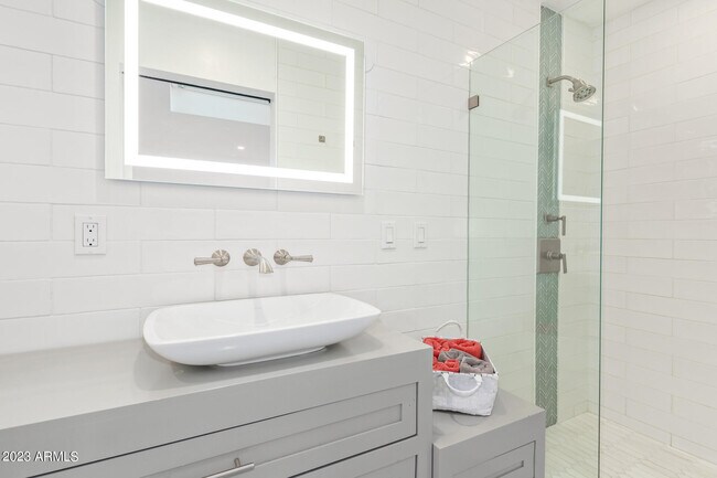 Building Photo - 4450 E Camelback Rd