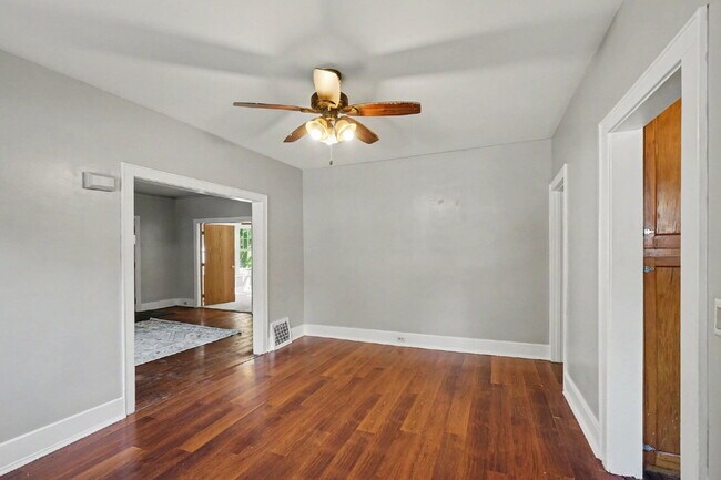 Building Photo - Charming 3 Bed, 1 Bath Rental in Downtown Bay City - $1250/month