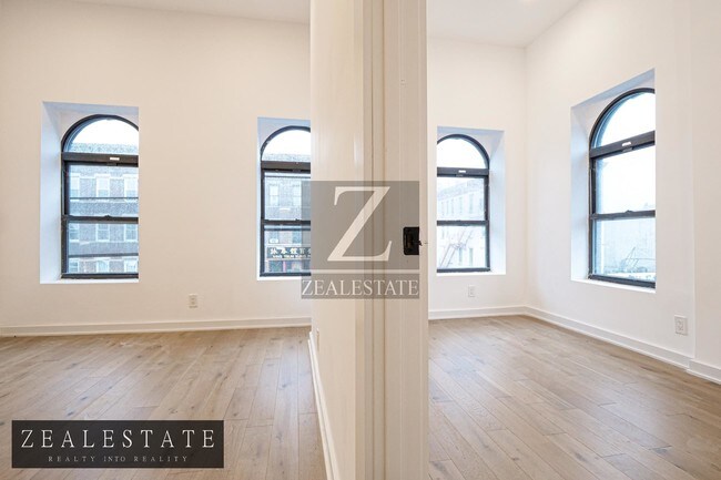 Building Photo - 4922 5th Avenue