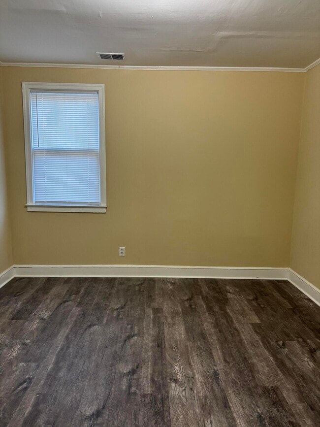 Building Photo - 901 Miller Rd