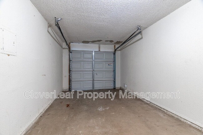 Building Photo - 9423 Cliff Way St