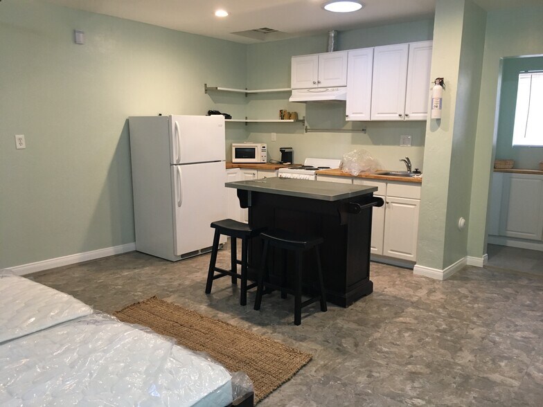 Building Photo - 632 Maria Ave