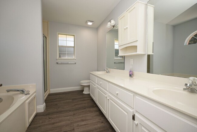 Building Photo - Spacious 5-Bedroom Home in Gated Parkwood ...