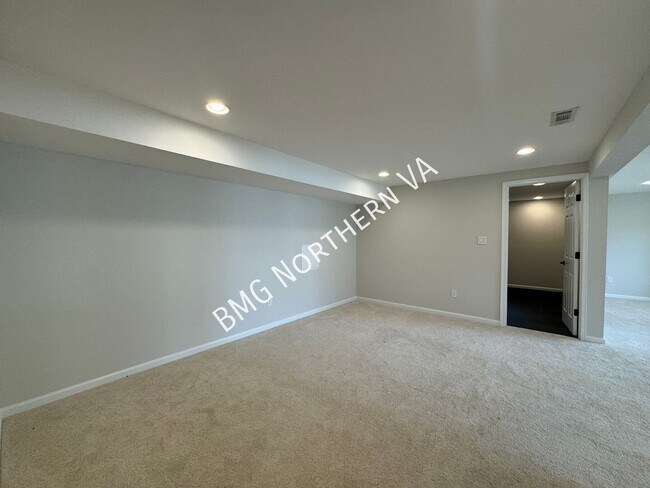 Building Photo - 1109 Hillcrest Dr SW