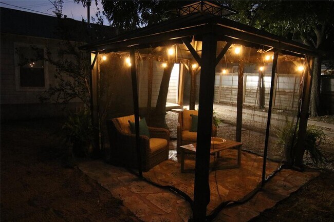 Building Photo - 4606 Wally Ave