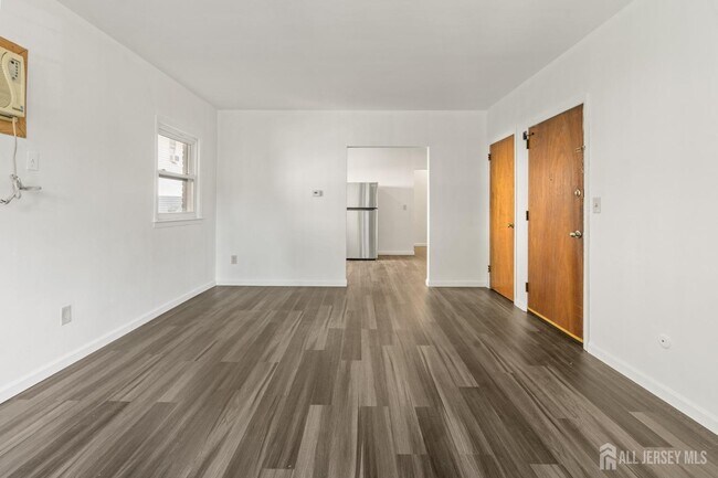 Building Photo - 2063 Elizabeth Ave