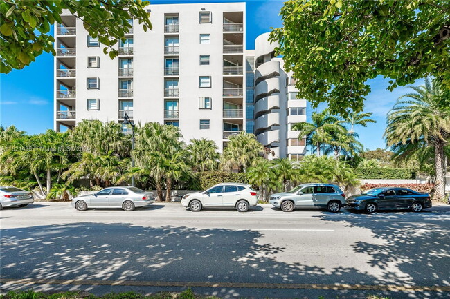 Building Photo - 1824 Brickell Ave