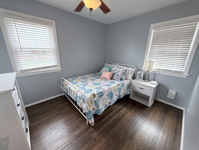 Building Photo - 1366 Baychester Ave