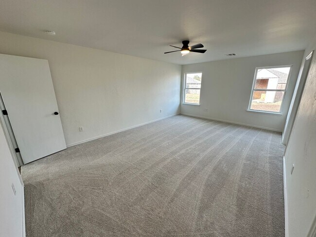 Building Photo - Beautiful 3bed/2bath House Available Near Tinker and Oklahoma Heart Hospital!