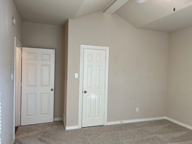 Building Photo - 2/2/2  Garden Home in Remington Park