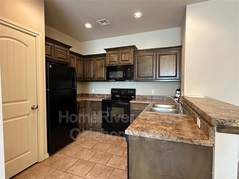 Building Photo - 1003 SW 92nd St