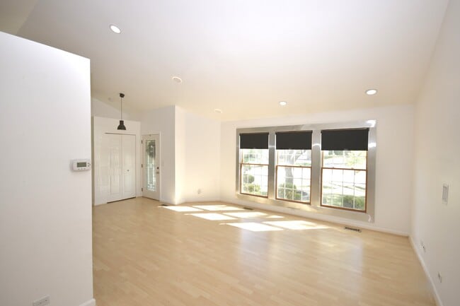 Building Photo - 1644 Stockton Ln