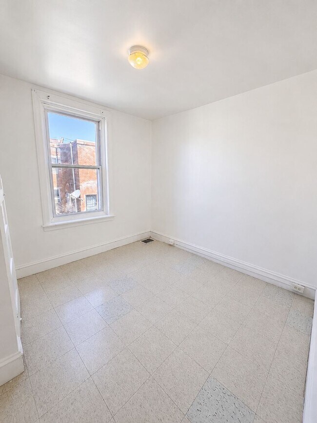 Building Photo - 2942 Tulip St