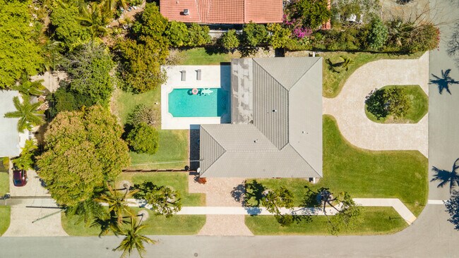 Building Photo - 401 NE 10th Terrace