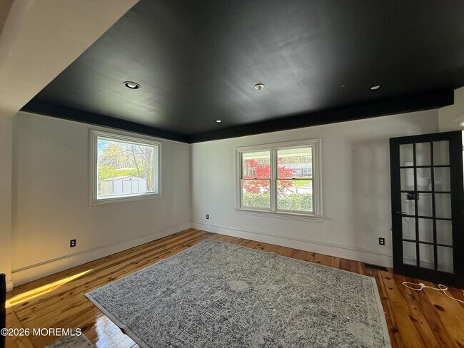 Building Photo - 605 Farrelly Ave