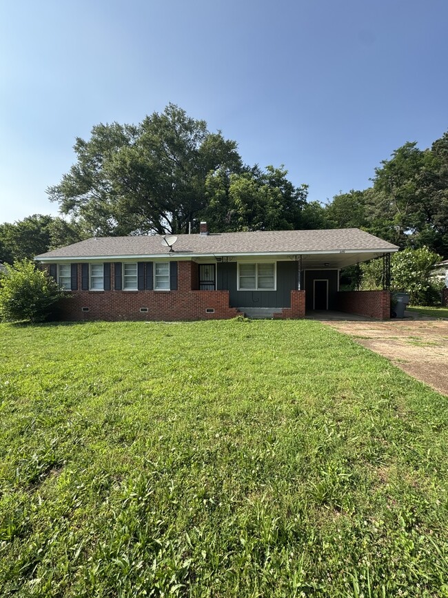 Building Photo - 2170 St Elmo Ave