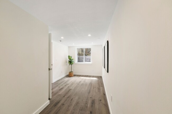 Building Photo - Charming 3BR Townhome in Seattle