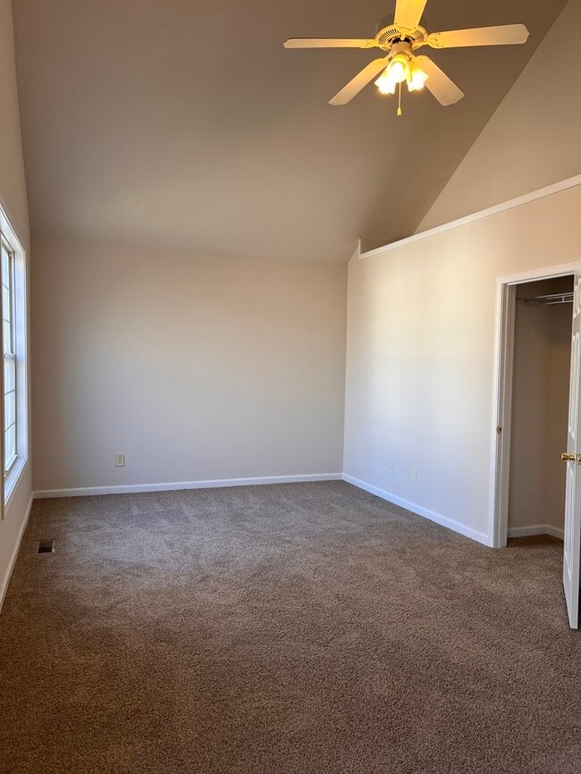 Building Photo - 9117 Belaire St