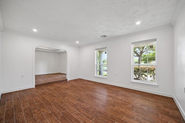 Building Photo - 5731 S Braeswood Blvd