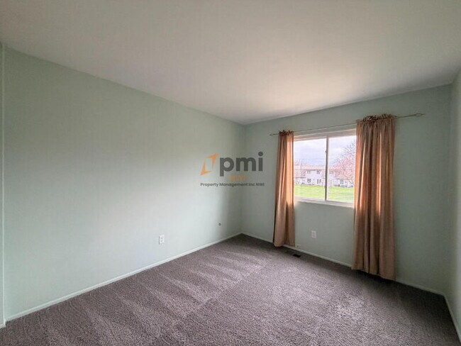 Building Photo - 354 E 60th Dr