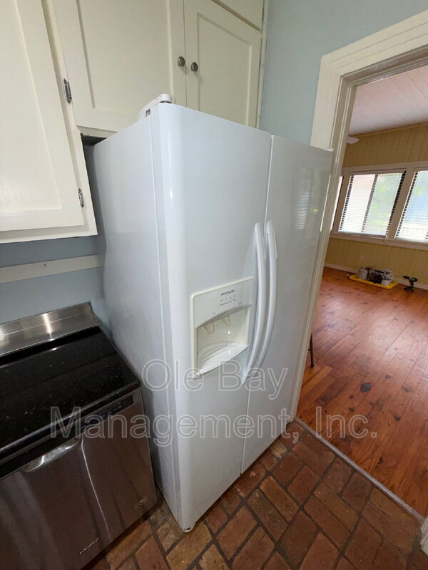 Building Photo - 305 Chidester Ave