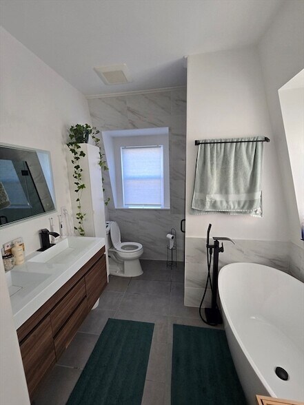 Building Photo - 84 Dudley St