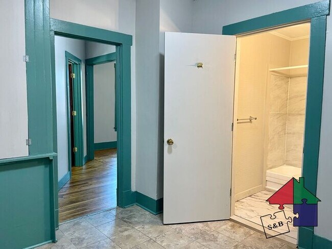 Building Photo - First Floor 1BR in Montpelier - Pets Negotiable!