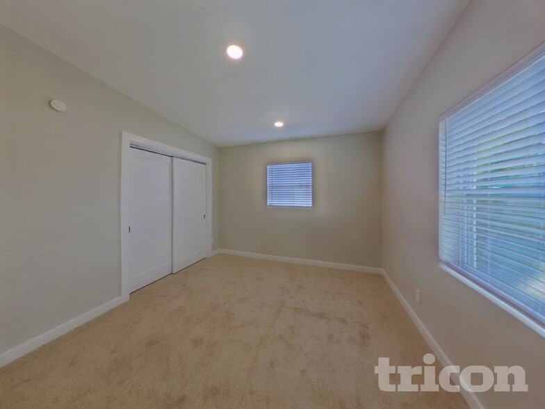 Building Photo - 5827 10th St N