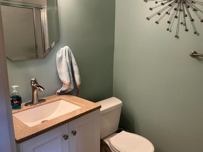 Building Photo - 4559 S Lake Dr