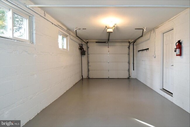 Building Photo - 6319 Tone Ct