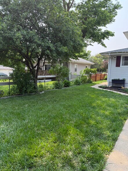 Building Photo - 809 Croghan Ave