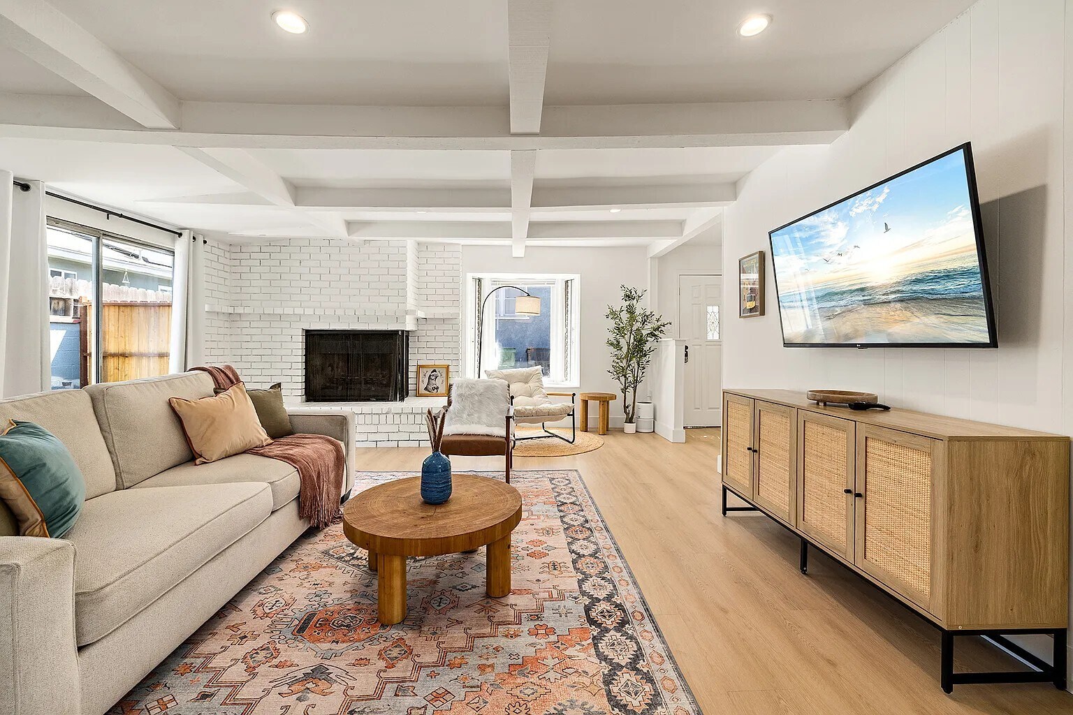 Building Photo - 619 W Kelso St