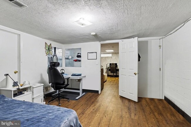 Building Photo - 216 Scott St